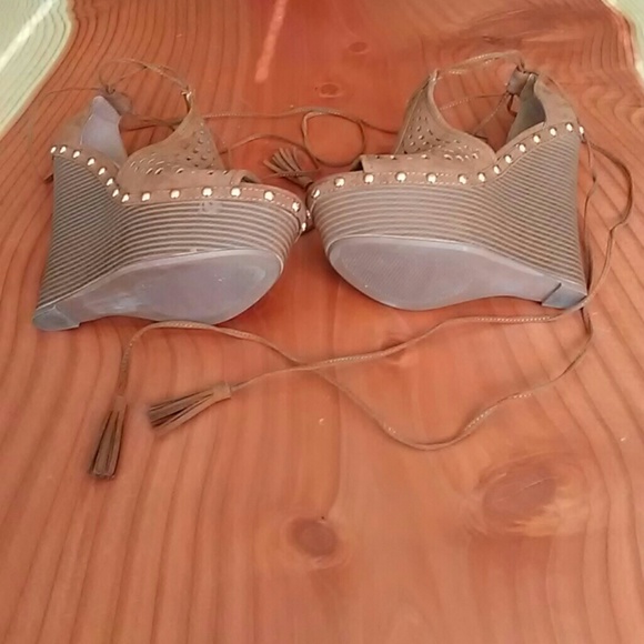 70's Throwback - Picture 2 of 8